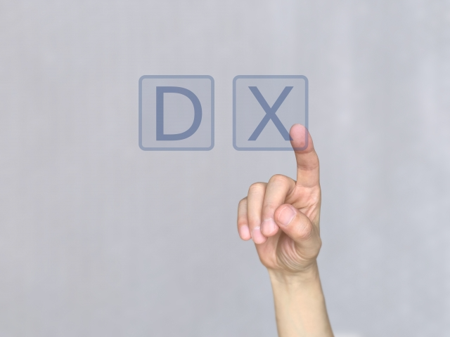 コールセンターDX成功事例10選！コスト削減、顧客対応など事例から紐解く導入ステップを解説