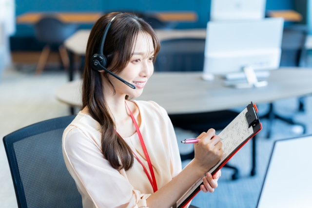 コールセンターの課題を徹底解説！コスト、人手不足、顧客満足度の低下、今すぐできる解決策とは？