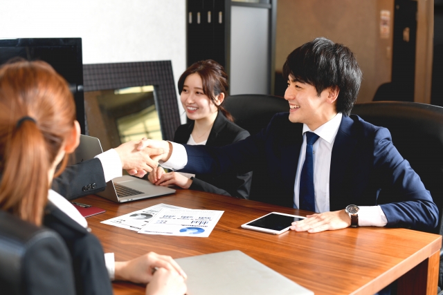 アイスブレイクの1分ネタとは？成功のコツ会議・研修・オンラインですぐ打ち解ける簡単ゲームを紹介