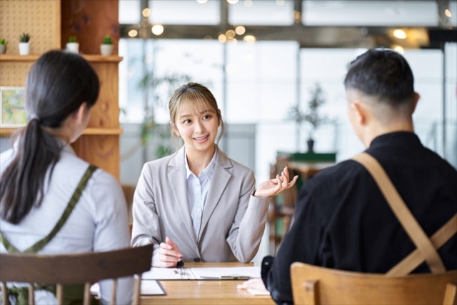 トークスクリプトとは？営業で効果を出す作り方、テンプレート、活用術を紹介